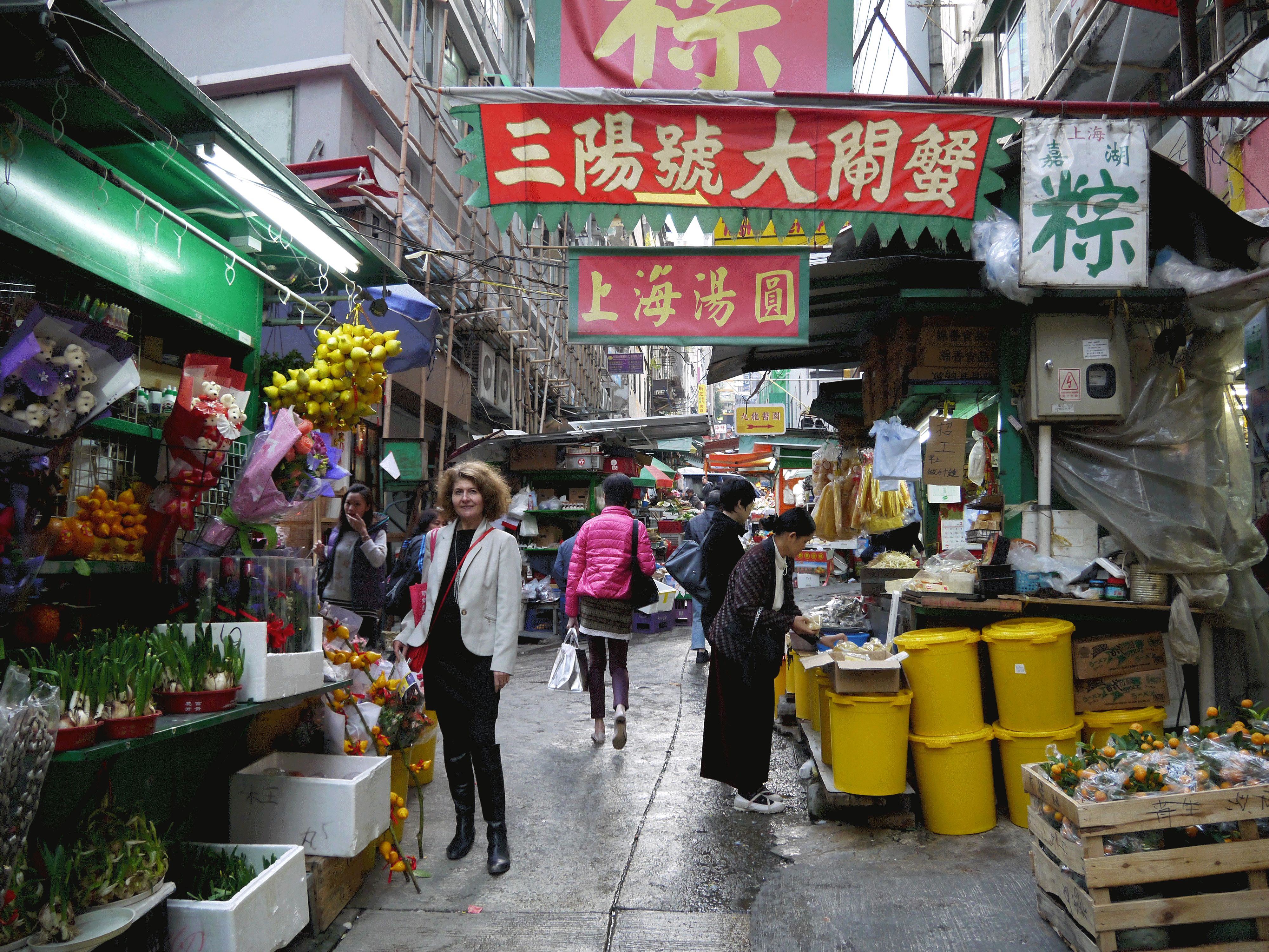 Hong Kong Entre deux grandes artères les petits commerces traditionnels perdurent